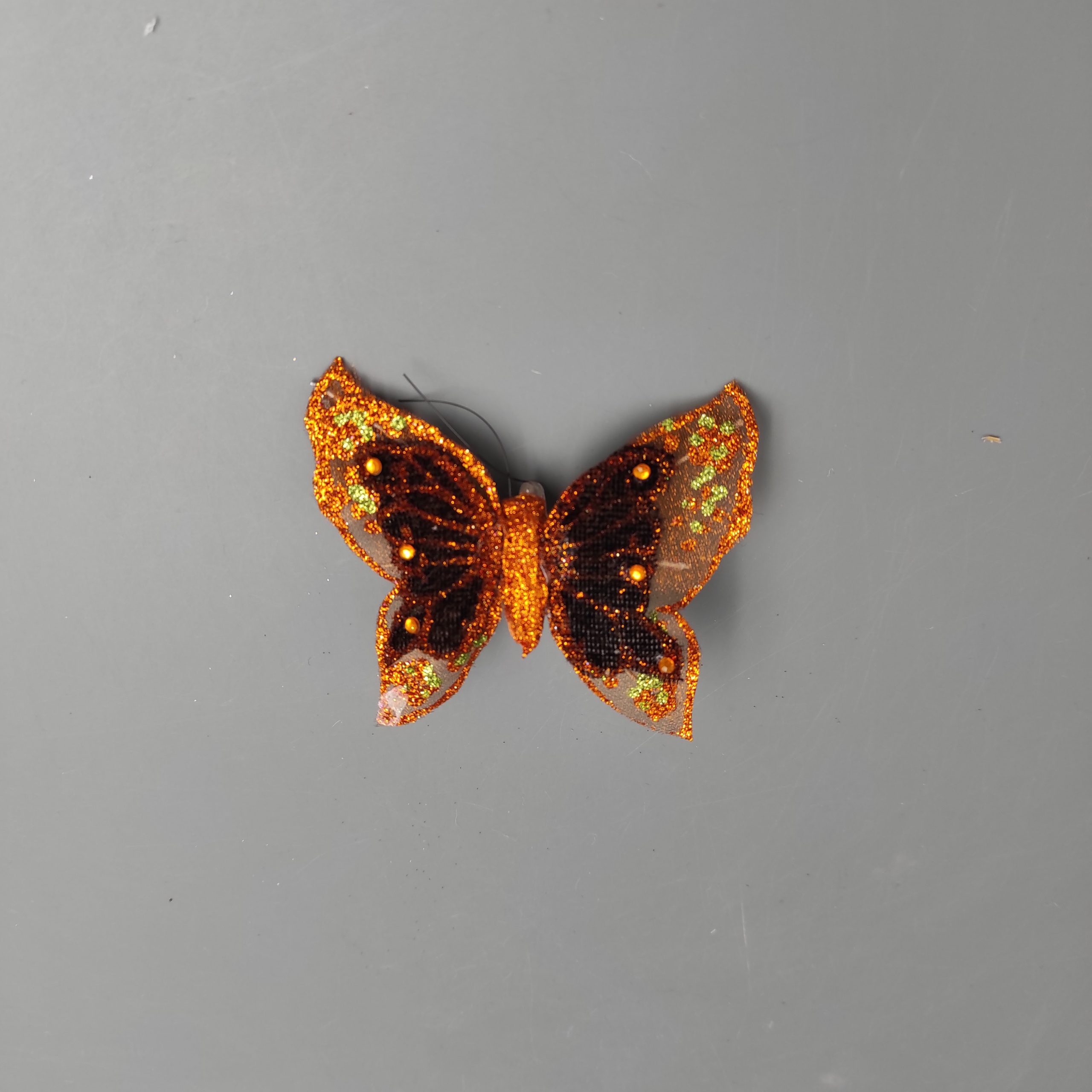 Pillangó műanyag csipesszel