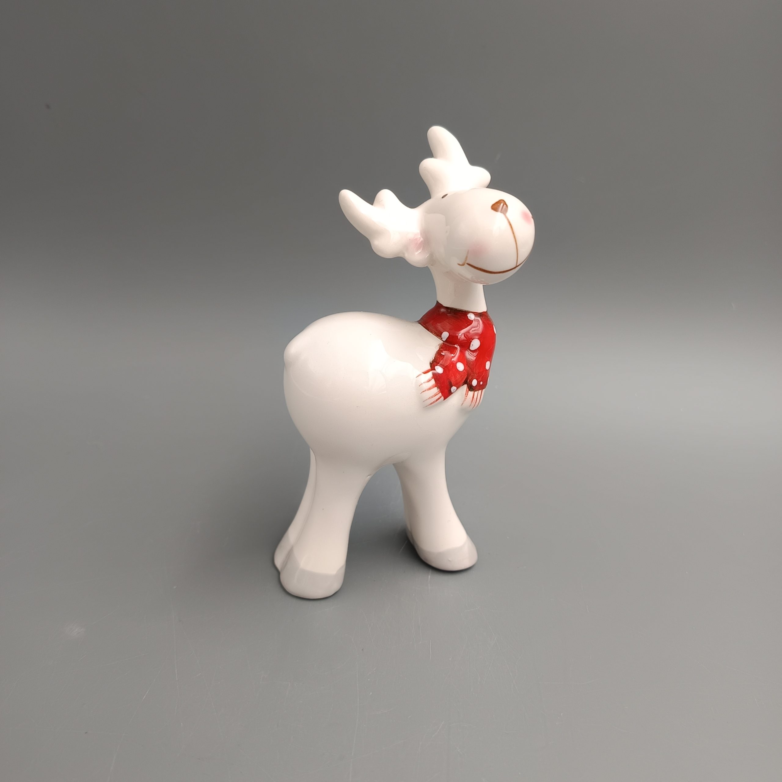 Porcelán rénszarvas