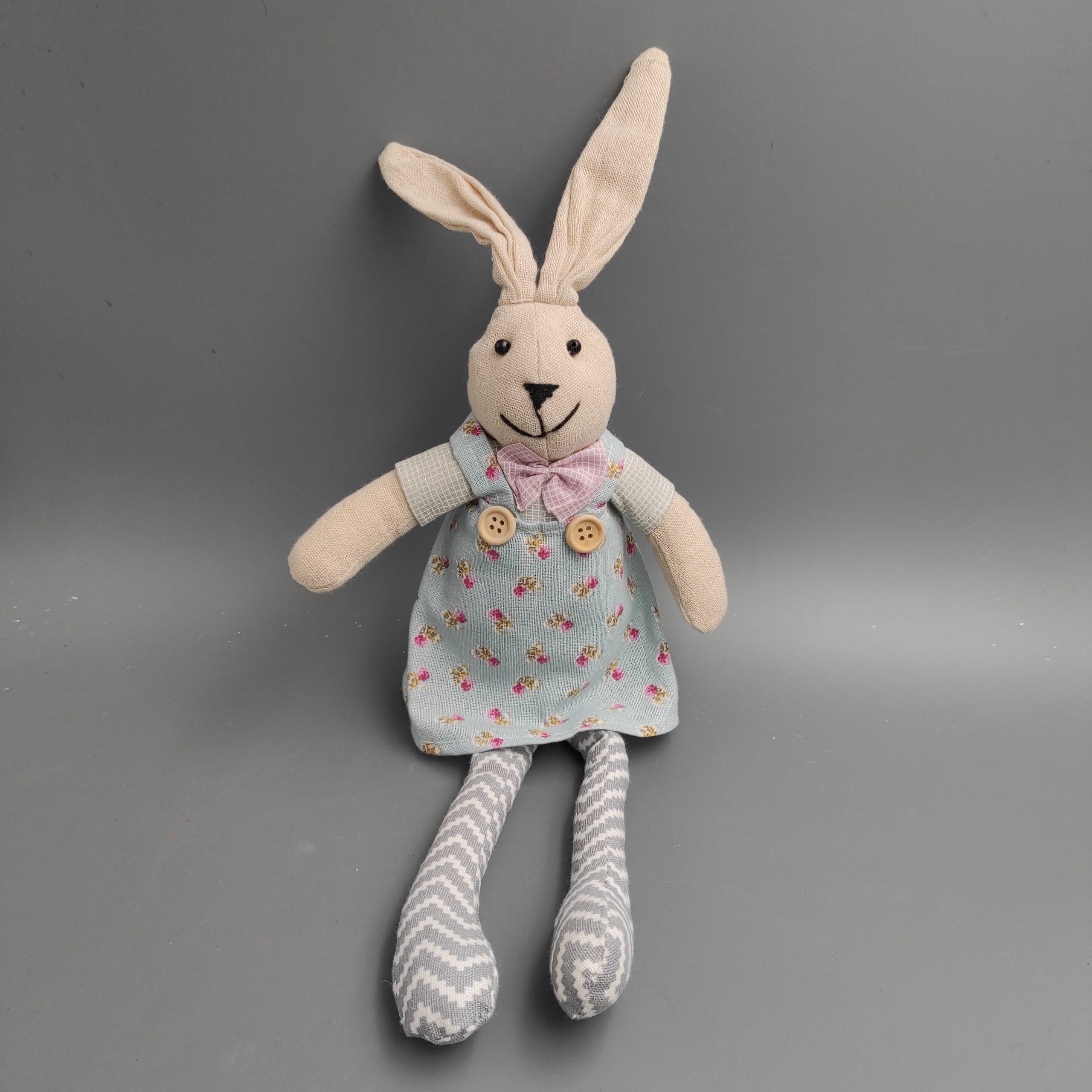 Nyuszi virágos ruhában