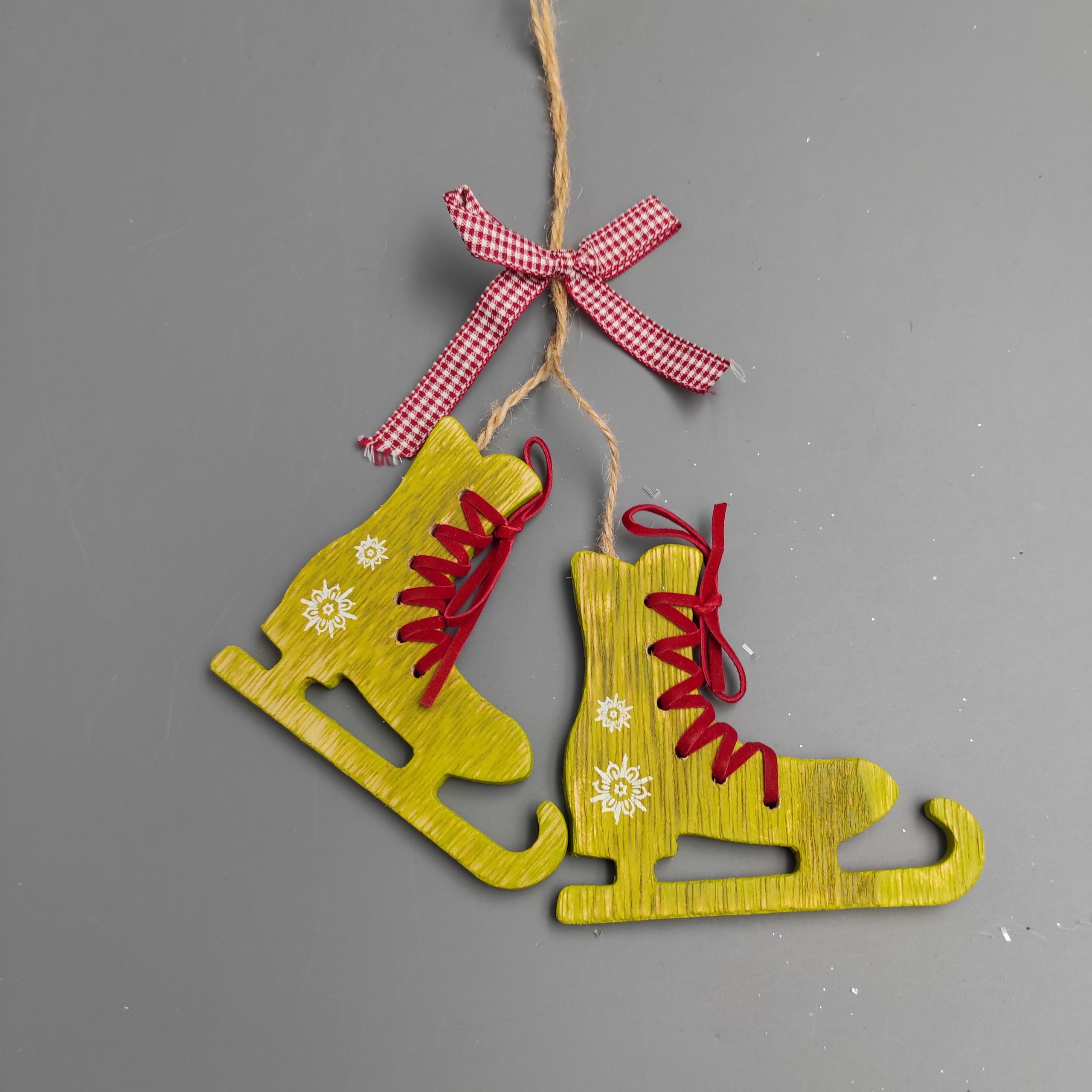 Korcsolya fából akasztós