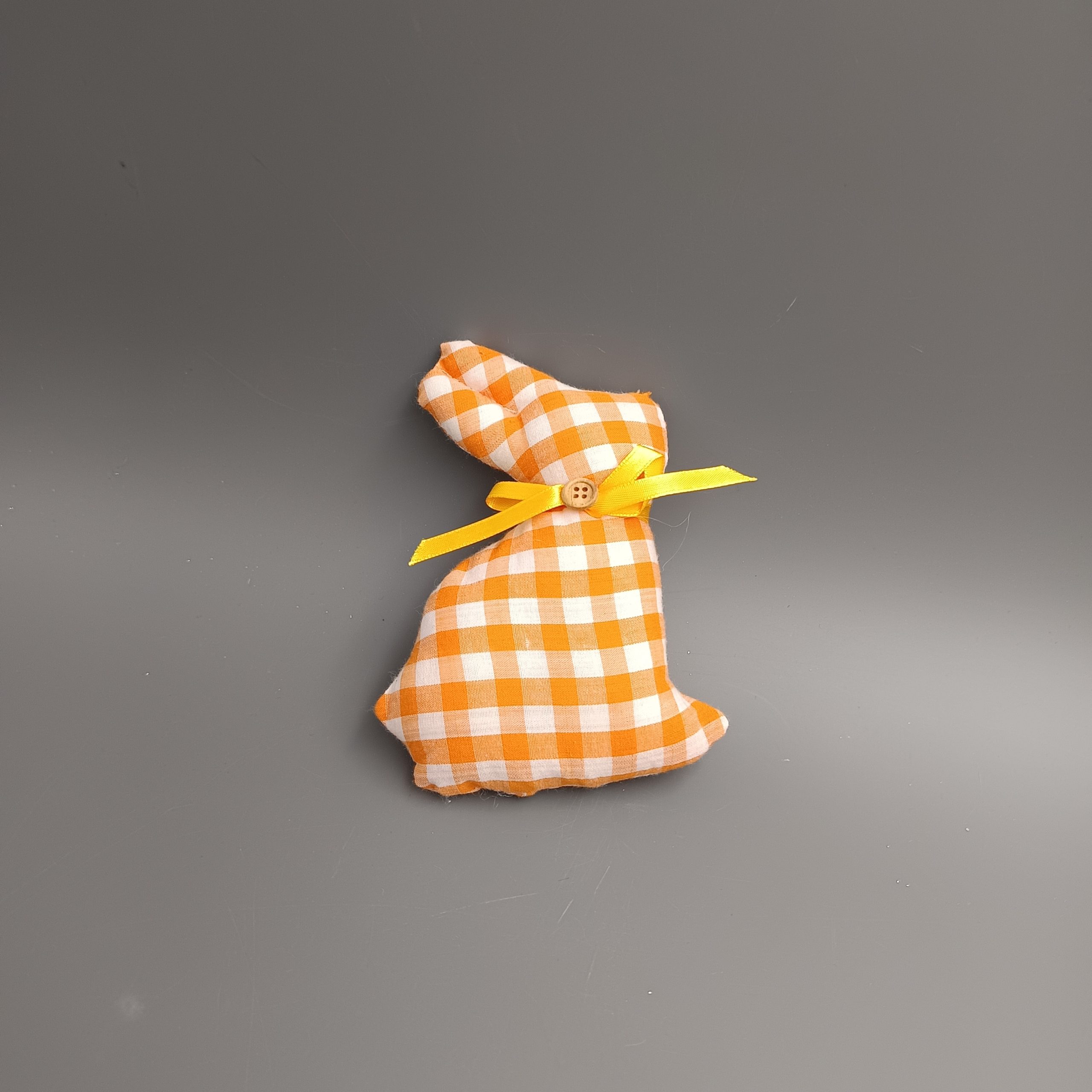 Textil nyuszi kockás anyagból