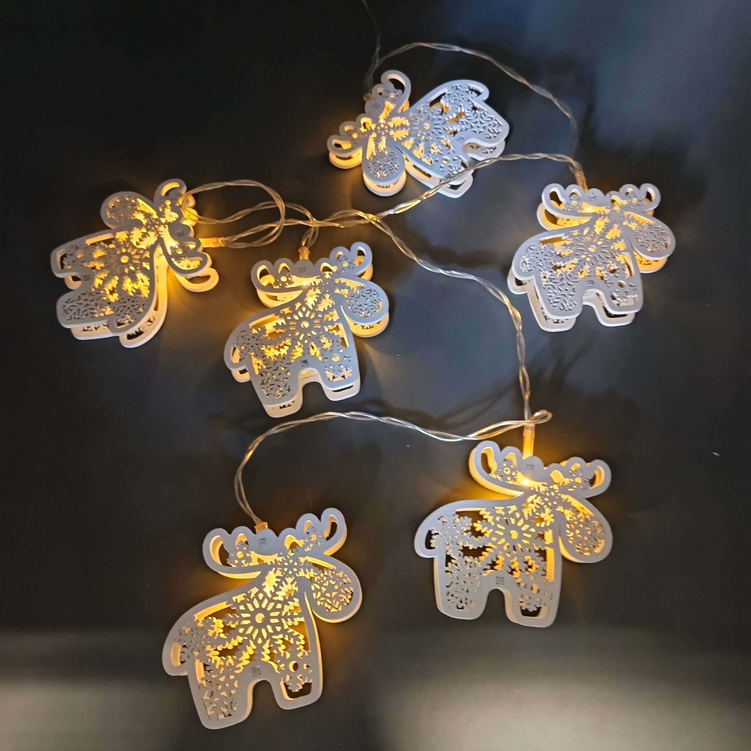 Fényfüzér rénszarvasokkal