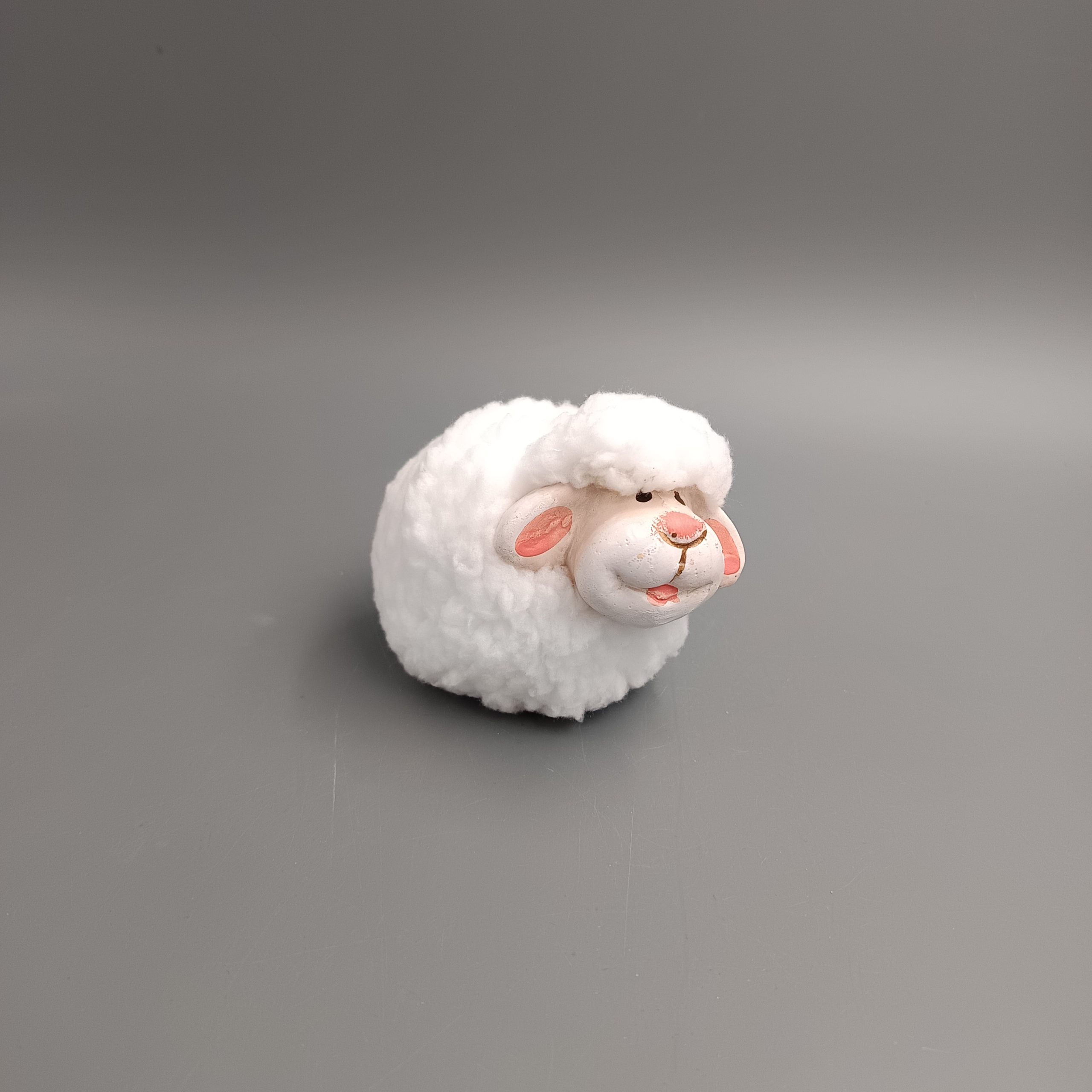 Álló bárány kerámiából