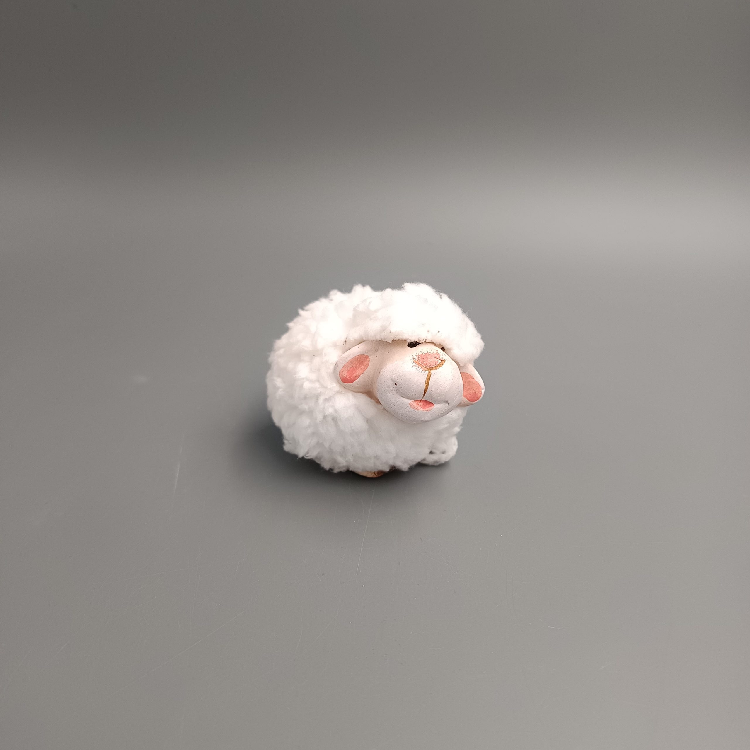 Bárány álló kerámiából