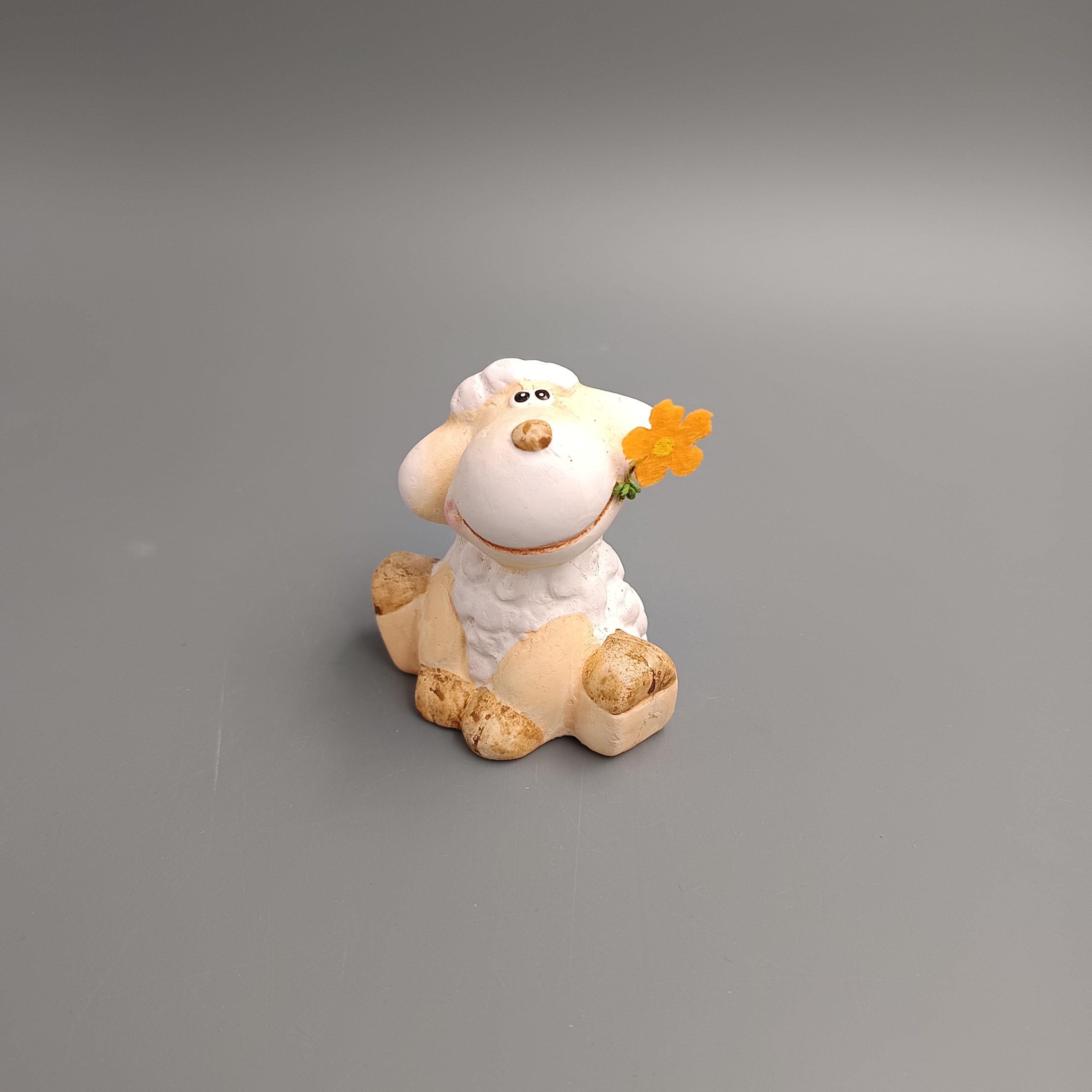 Kerámia bárány virággal